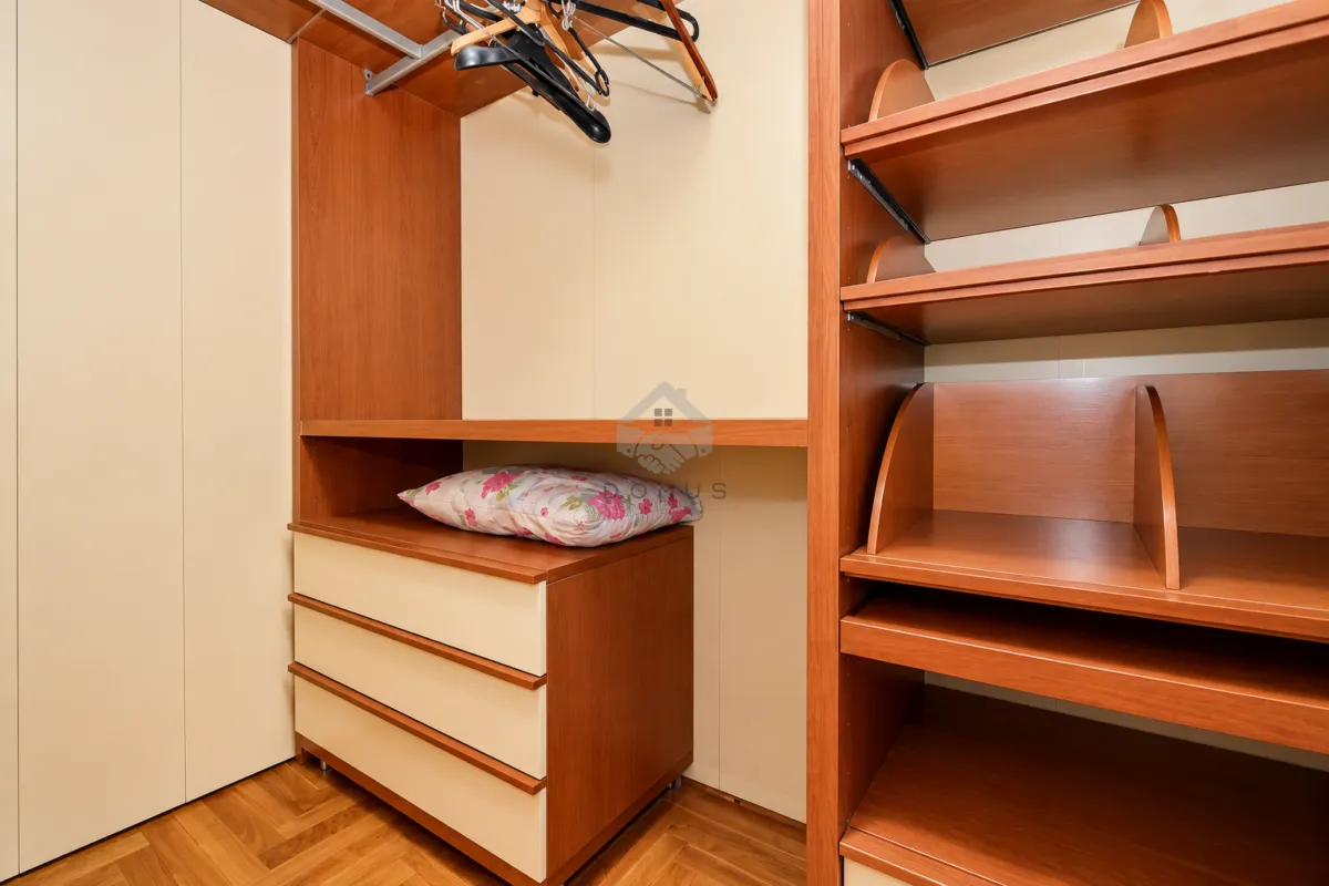 Prodaja, četvorosoban stan, 280m², Preko Morače, Podgorica