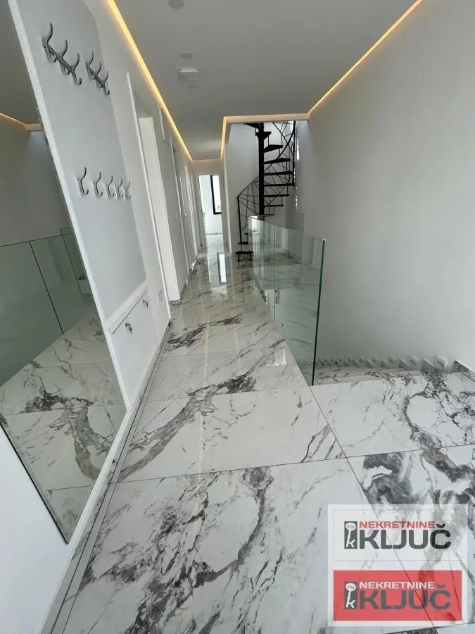 Izdavanje, kuća, 180m², Sremska Kamenica, Petrovaradin
