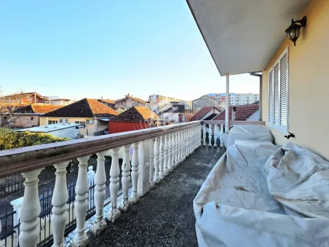 Izdavanje, trosoban stan, 120m², Konik, Podgorica - image 15