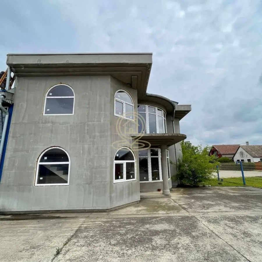 Rent, office space, 170m², Šid, Srbija