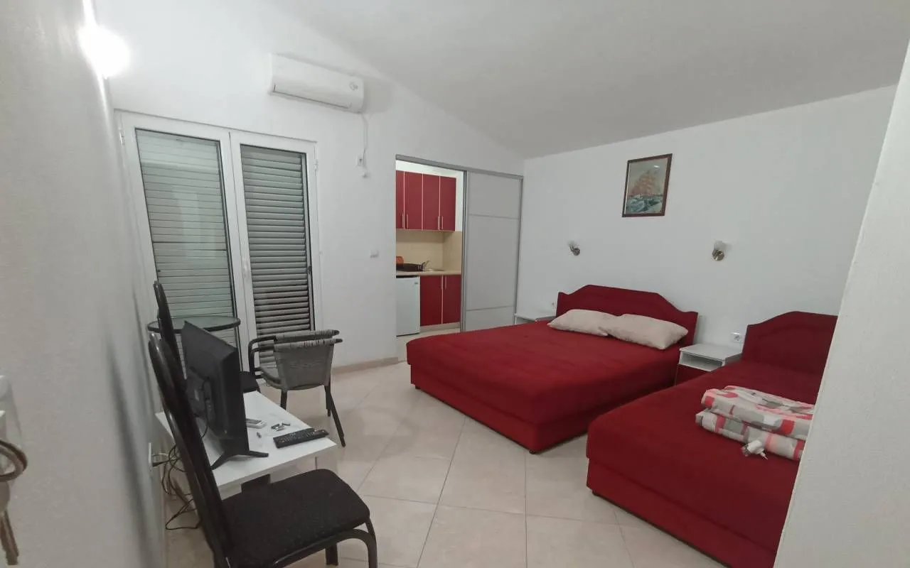 Daily-rent, studio apartment, 20m², Sutomore, Bar