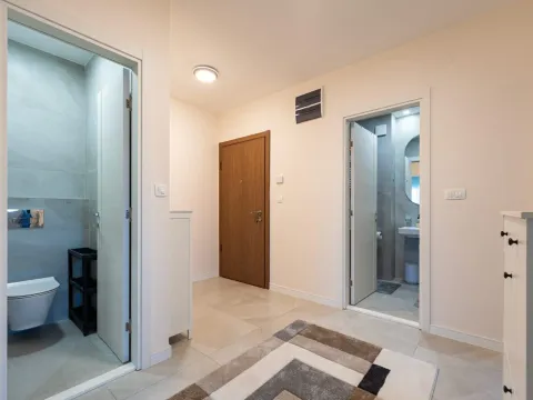 Izdavanje, dvosoban stan, 73m², Central Point, Podgorica - image 9