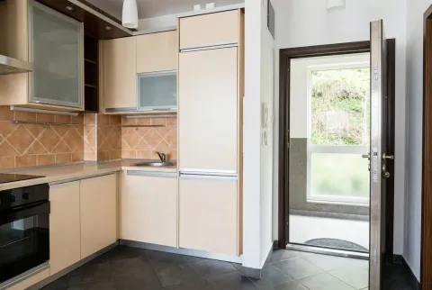Sale, two bedroom apartment, 41m², Petrovac, Budva - image 2