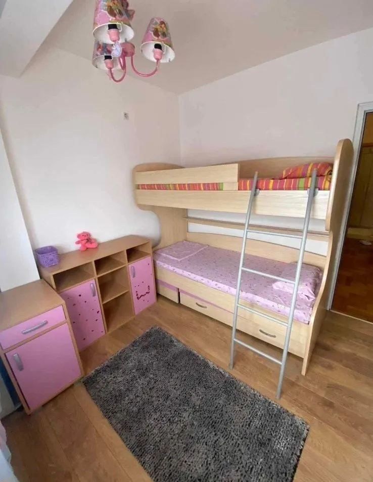 Izdavanje, dvosoban stan, 54m², Pobrežje, Podgorica