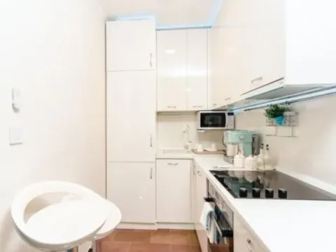 Izdavanje, dvosoban stan, 50m², Bečići, Budva - image 10