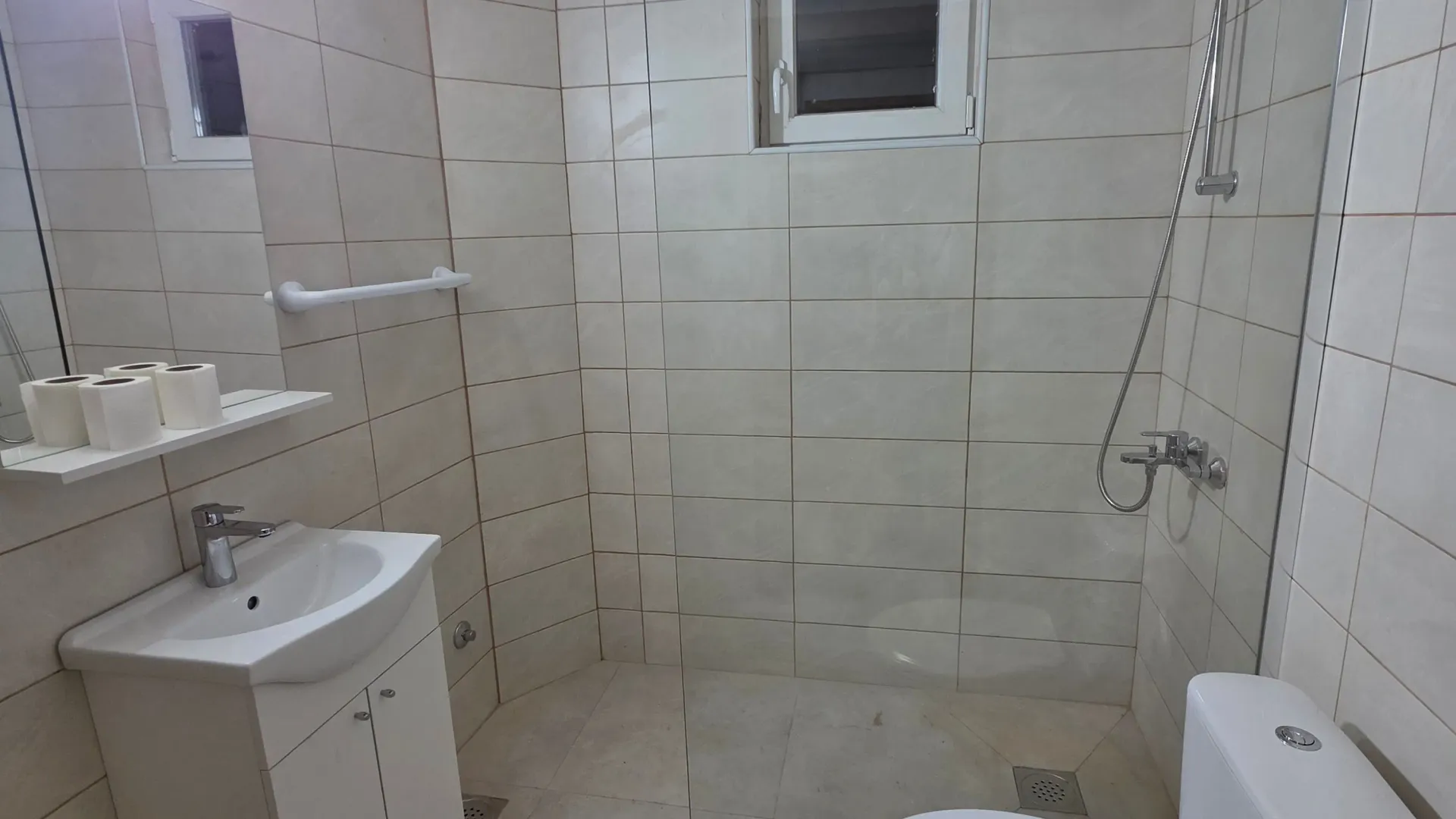 Izdavanje, poslovni prostor, 100m², Dalmatinska ulica, Podgorica