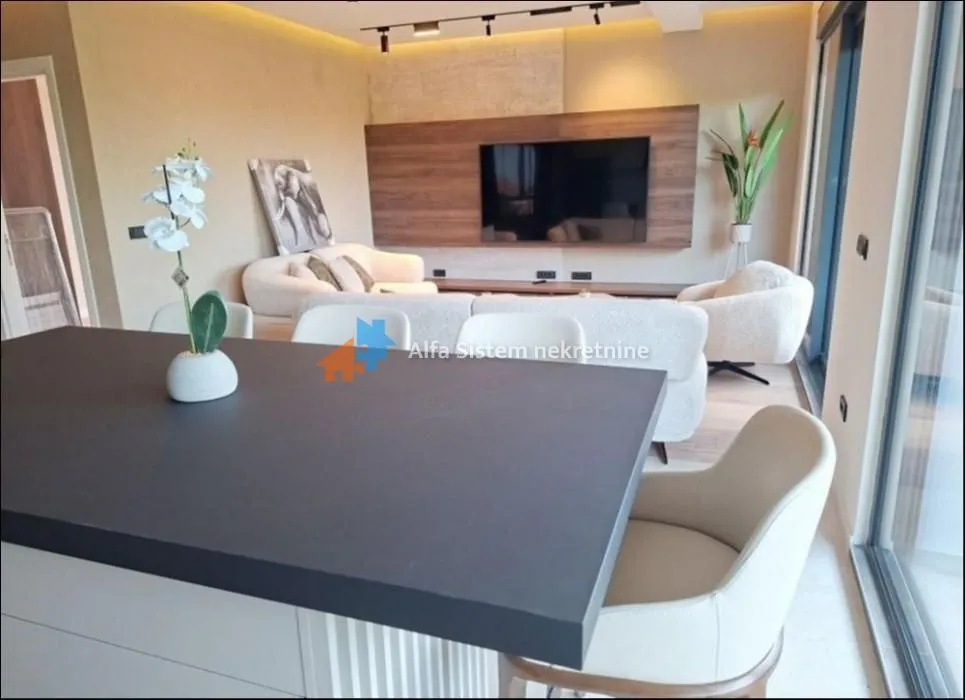 Izdavanje, trosoban stan, 82m², Zeleno Brdo, Zvezdara Sve Podlokacije