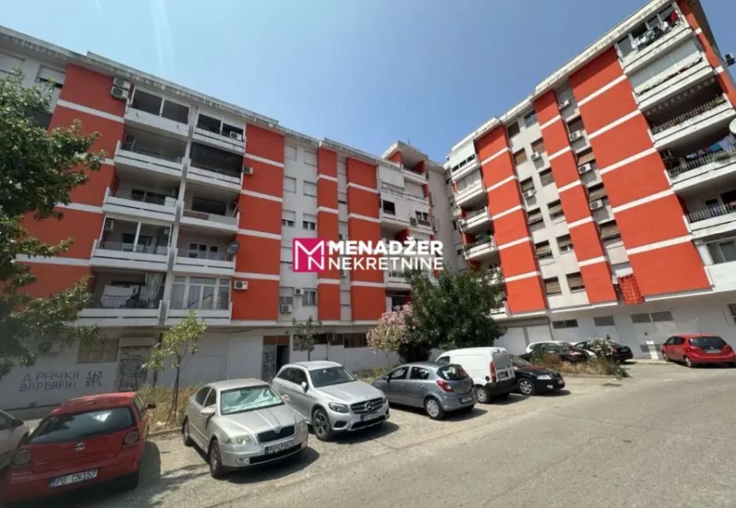 Izdavanje, trosoban stan, 90m², Centar, Podgorica