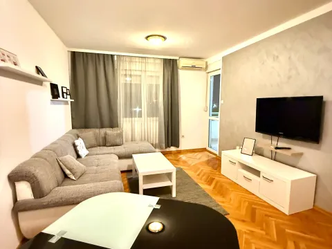 Rent, one bedroom apartment, 50m², Stari Aerodrom, Podgorica - image 1