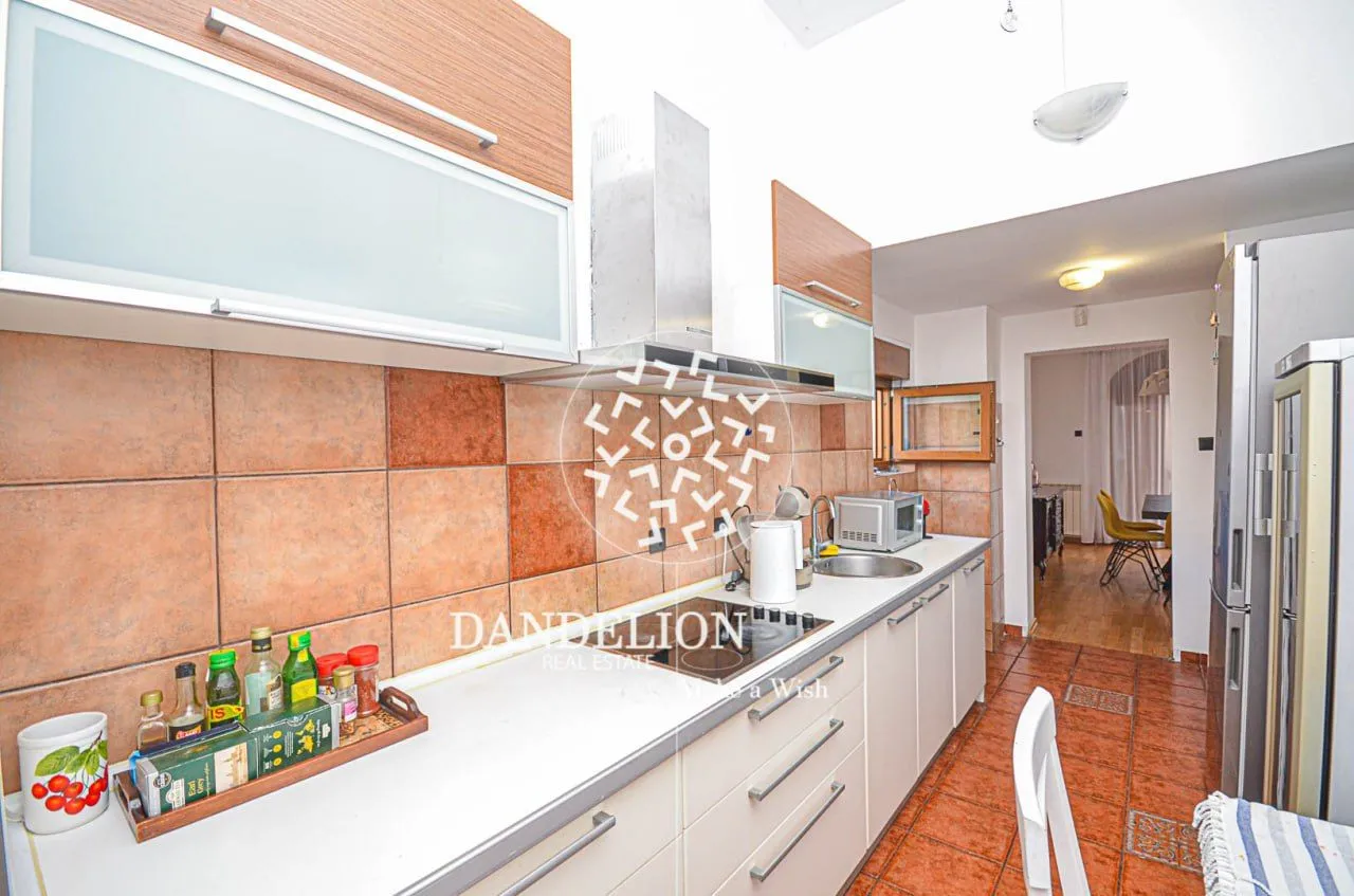 Izdavanje, stan, 300m², Gorica C, Podgorica