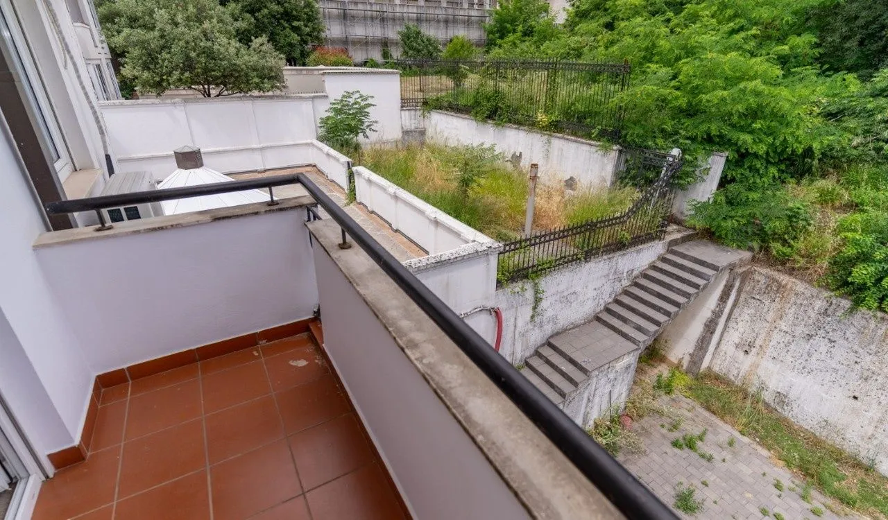 Izdavanje, trosoban stan, 200m², Gorica C, Podgorica