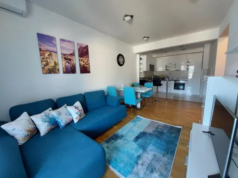 Rent, one bedroom apartment, 45m², Bečići, Budva - image 1