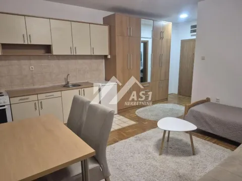 Izdavanje, stan, 27m², Bulevar Evrope, Novi Sad Sve Podlokacije - image 4