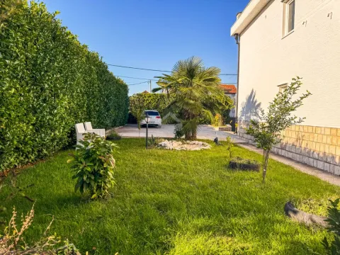 Izdavanje, kuća, 250m², Zagorič, Podgorica - image 4