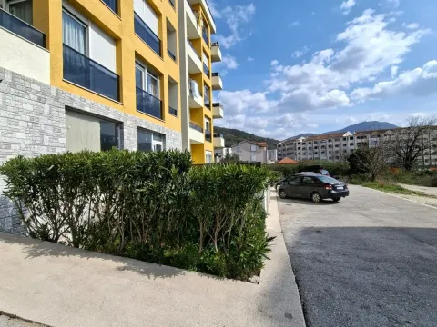 Rent, one bedroom apartment, 40m², Bijela, Herceg Novi - image 1