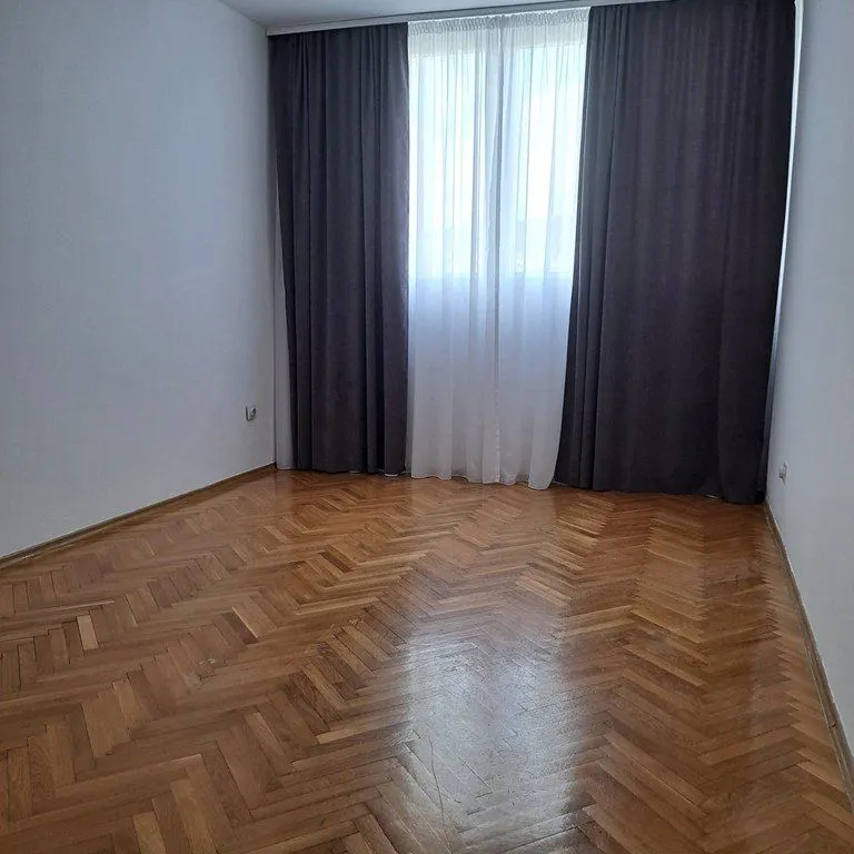 Izdavanje, trosoban stan, 103m², Blok 5, Podgorica