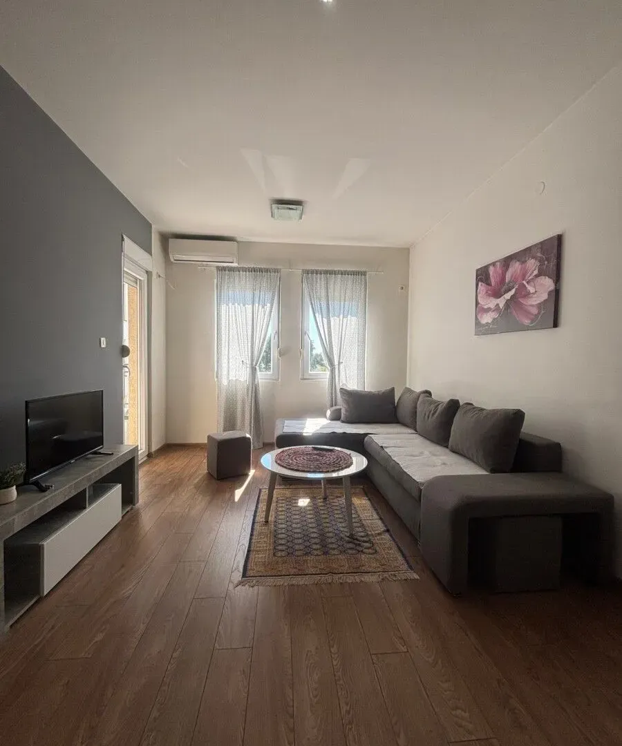 Izdavanje, dvosoban stan, 74m², City Kvart, Podgorica