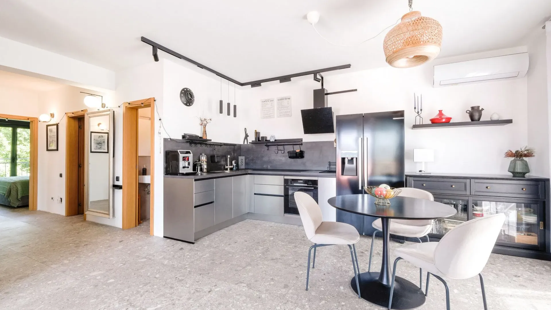 Prodaja, trosoban stan, 77m², Centar, Tivat