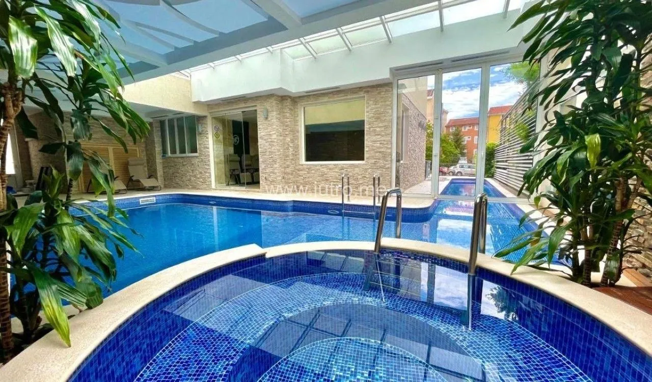 Prodaja, ugostiteljski objekat, 1300m², Centar, Budva