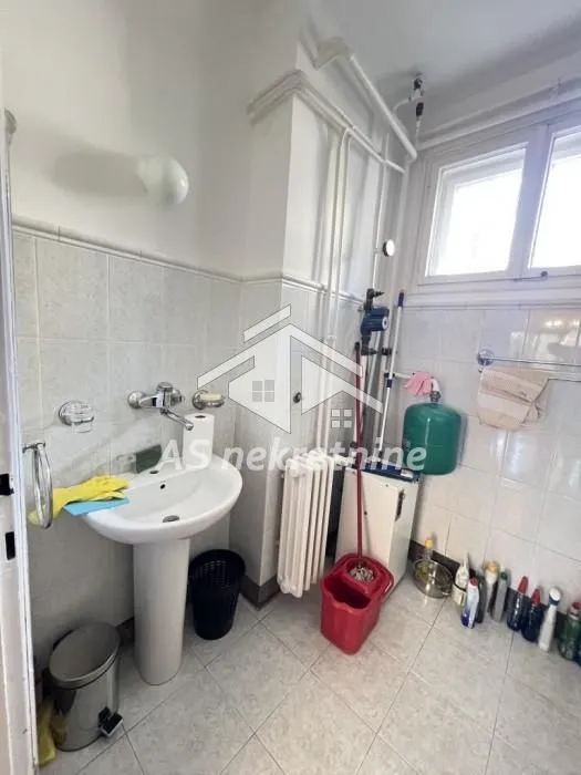Izdavanje, trosoban stan, 66m², Stari Grad, Beograd