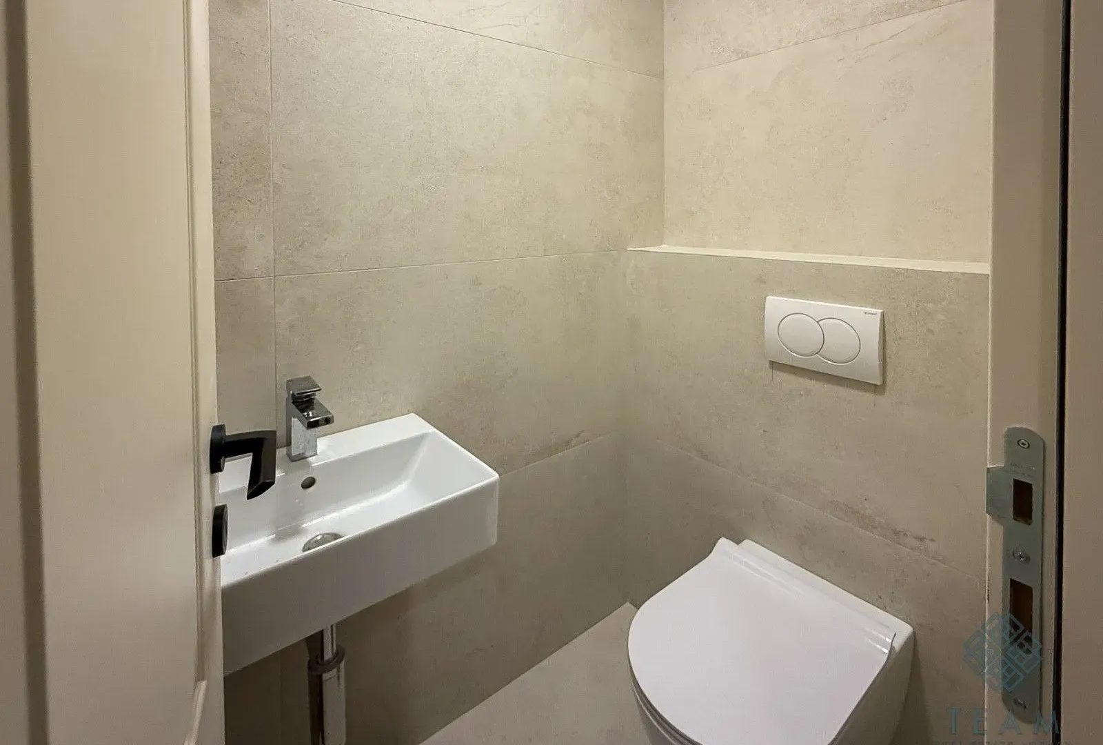 Izdavanje, trosoban stan, 163m², Preko Morače, Podgorica