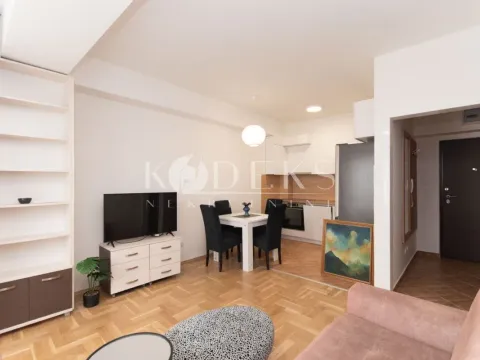 Izdavanje, jednosoban stan, 40m², Blok 9, Podgorica - image 2