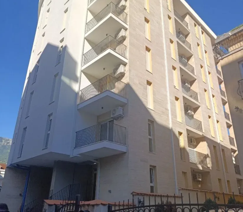 Rent, one bedroom apartment, 40m², Centar, Budva
