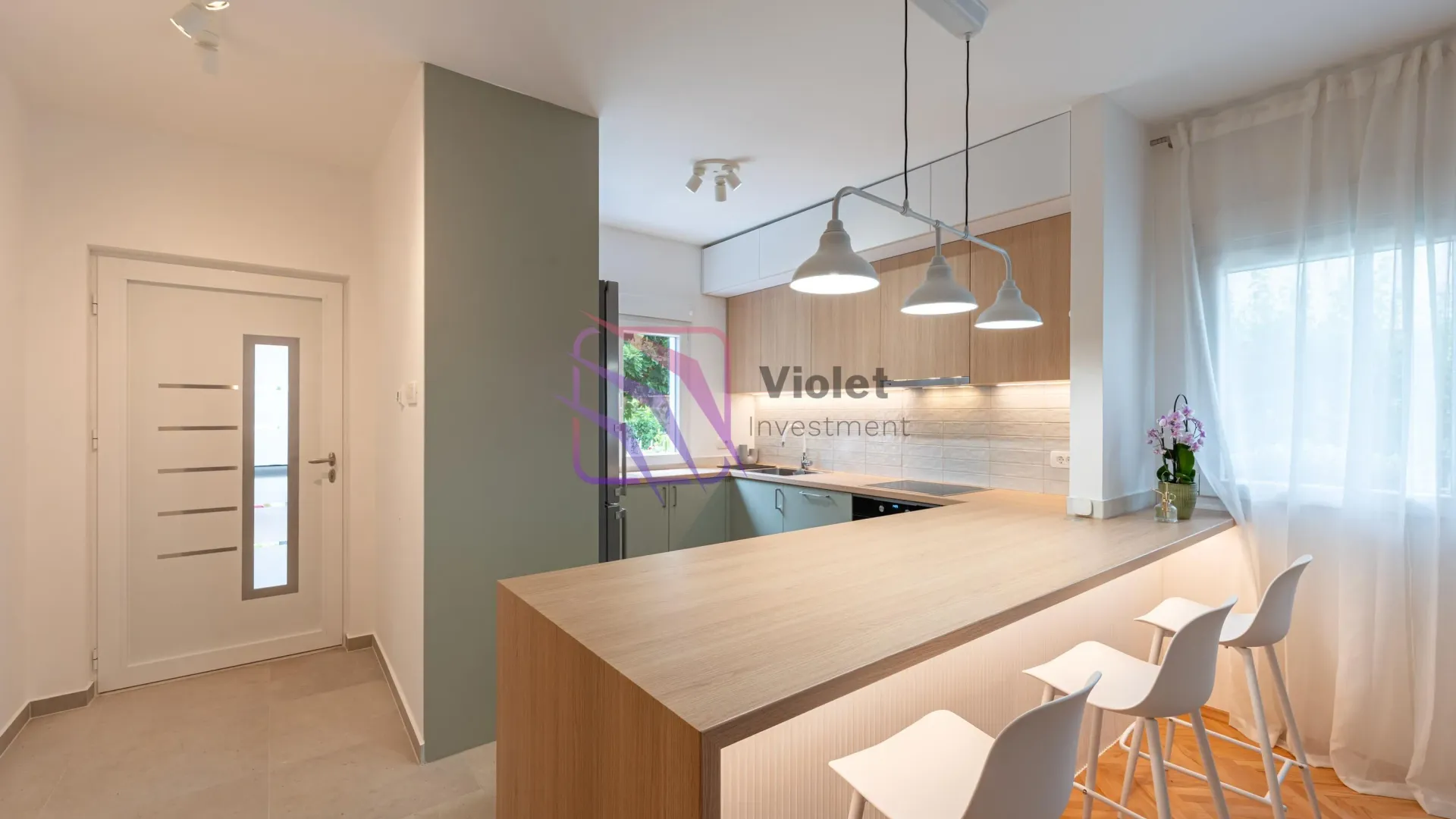 Izdavanje, trosoban stan, 100m², Dalmatinska ulica, Podgorica