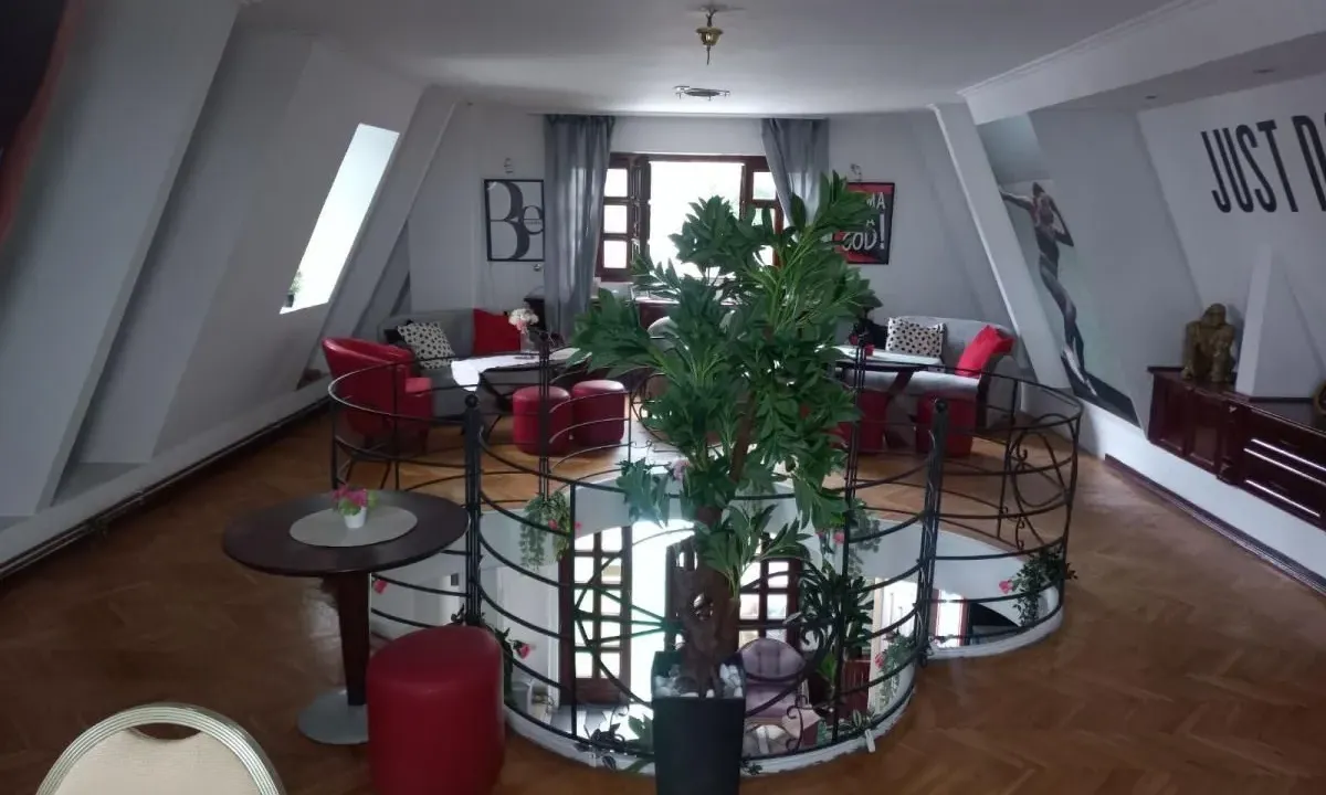 Izdavanje, poslovni prostor, 155m², Savski Venac, Beograd