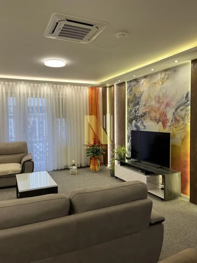 Izdavanje, trosoban stan, 93m², Centar, Novi Sad