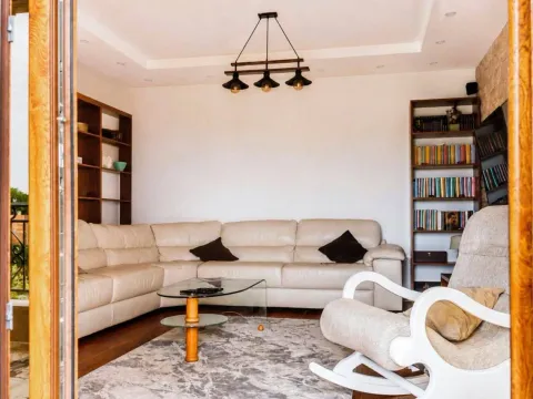 Rent, four bedroom apartment, 240m², Krimovica, Kotor - image 2