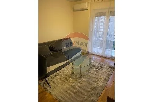 Izdavanje, jednosoban stan, 40m², Pobrežje, Podgorica