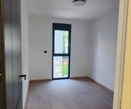 Izdavanje, trosoban stan, 111m², Vezirov Most, Podgorica - image 4