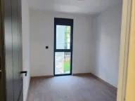 Izdavanje, trosoban stan, 111m², Vezirov Most, Podgorica - image 4