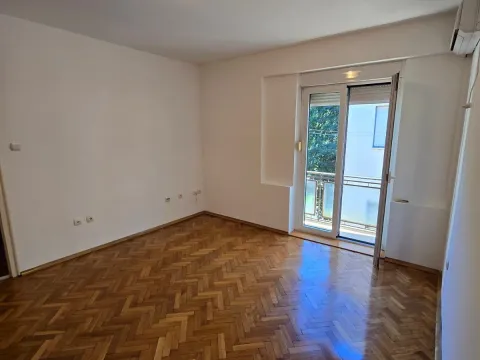 Rent, one bedroom apartment, 39m², Centar, Podgorica - image 4