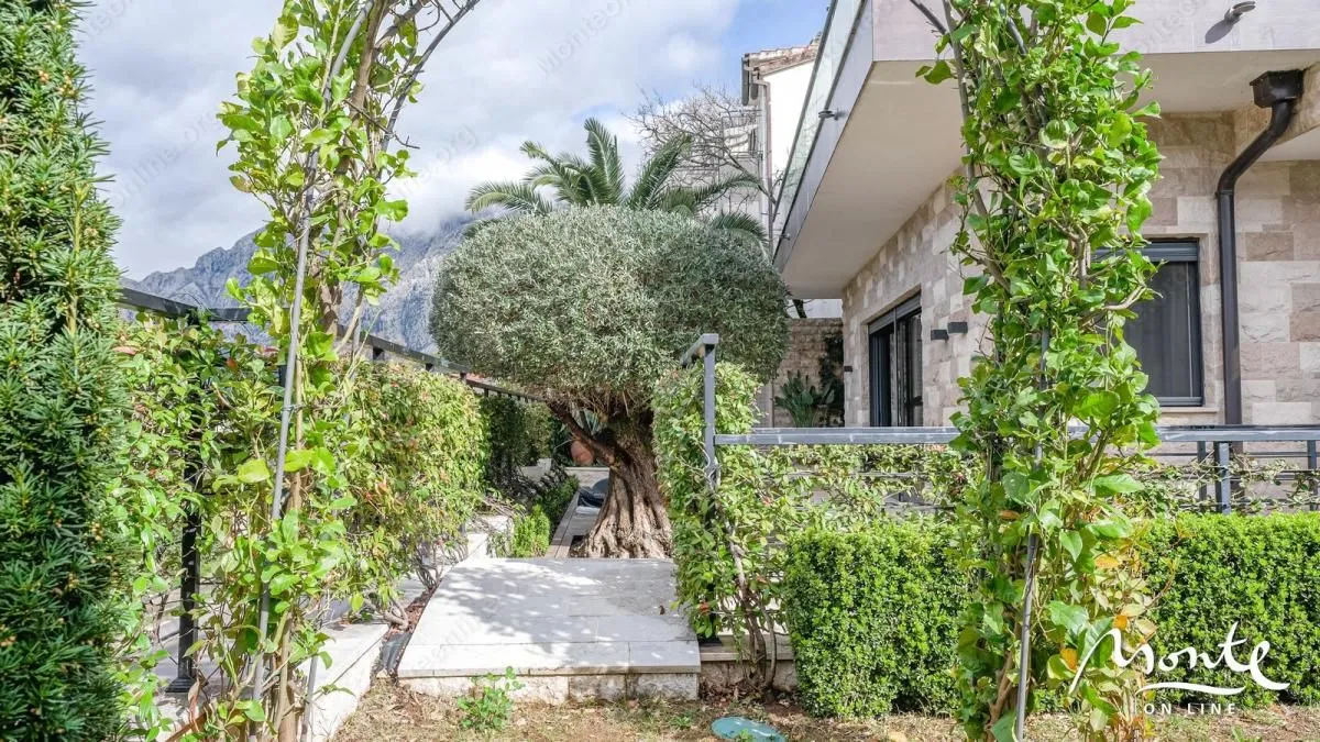 Sale, house, 210m², Dobrota, Kotor