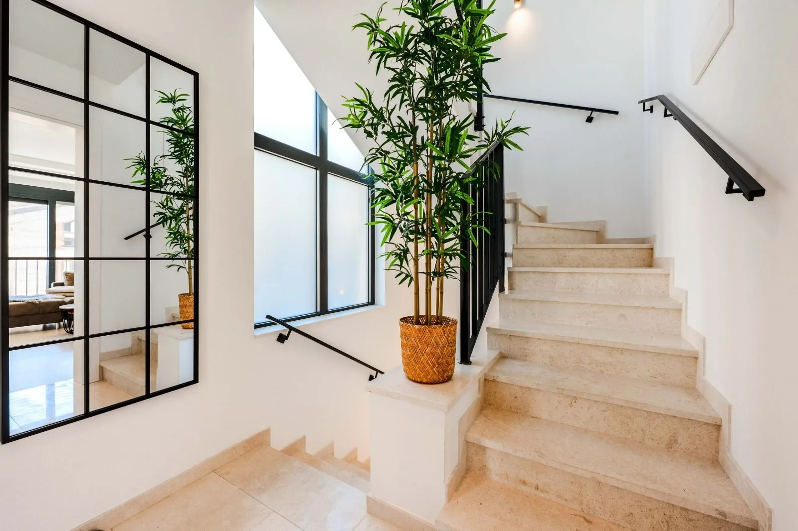 Izdavanje, kuća, 159m², Reževići, Budva