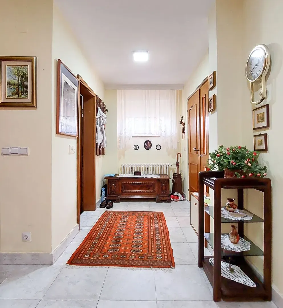 Prodaja, kuća, 295m², Sremčica, Beograd