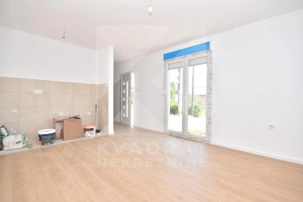 Izdavanje, poslovni prostor, 52m², Ibričevina, Podgorica