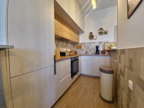 Izdavanje, kuća, 110m², Krimovica, Kotor - image 12