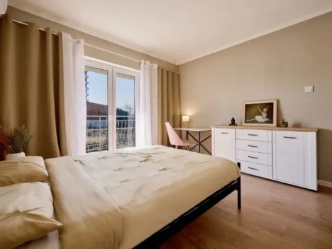 Prodaja, četvorosoban stan, 200m², Centar, Bar - image 3