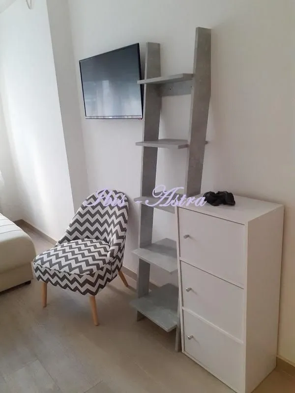 Izdavanje, trosoban stan, 59m², Vračar Centar, Vračar Sve Podlokacije