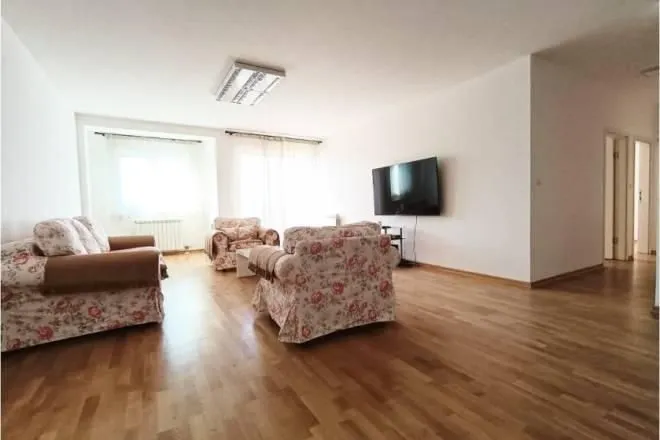 Izdavanje, trosoban stan, 88m², Vračar Hram, Vračar Sve Podlokacije