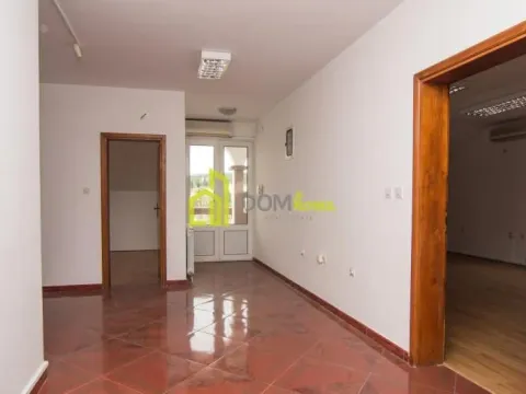 Izdavanje, kuća, 400m², Momišići, Podgorica - image 28