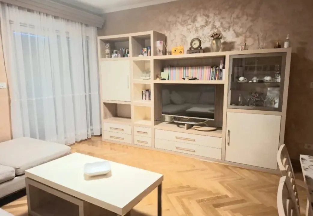 Izdavanje, dvosoban stan, 88m², City Kvart, Podgorica