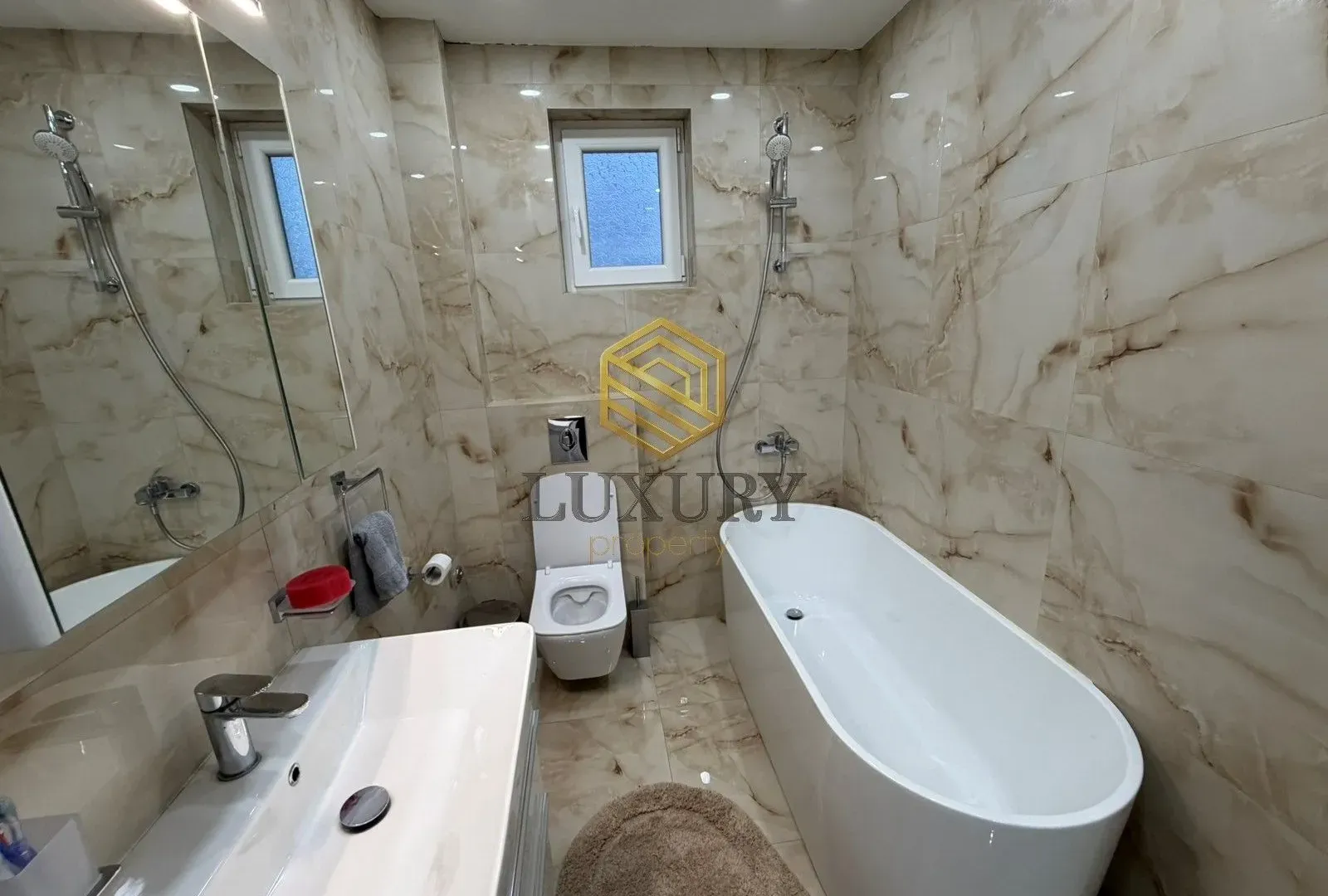 Rent, house, 360m², Zagorič, Podgorica