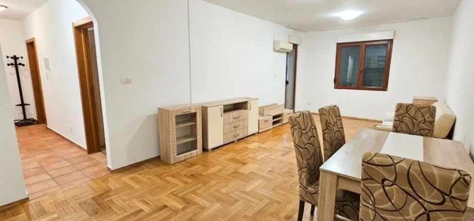 Izdavanje, dvosoban stan, 72m², Stari Aerodrom, Podgorica