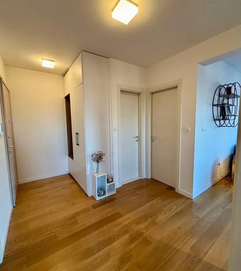 Prodaja, dvosoban stan, 70m², Central Point, Podgorica
