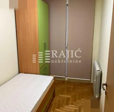 Smaller bedroom with a bed and wardrobe. - image 8