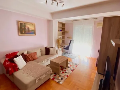 Izdavanje, dvosoban stan, 100m², City Kvart, Podgorica - image 2